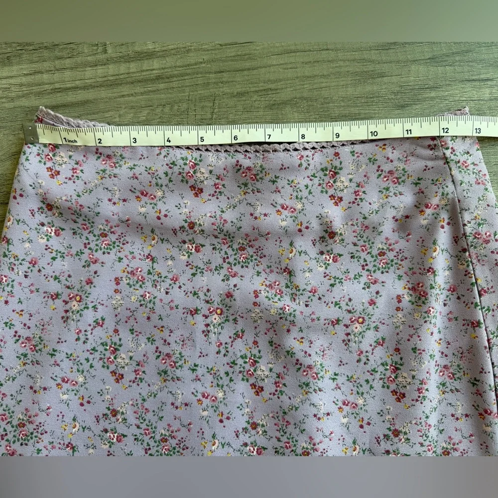 John Galt Floral Midi Skirt W/ Side Slit in Lavender. - Picture 10 of 10